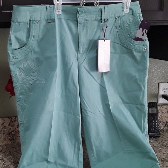 gloria vanderbilt cropped pants